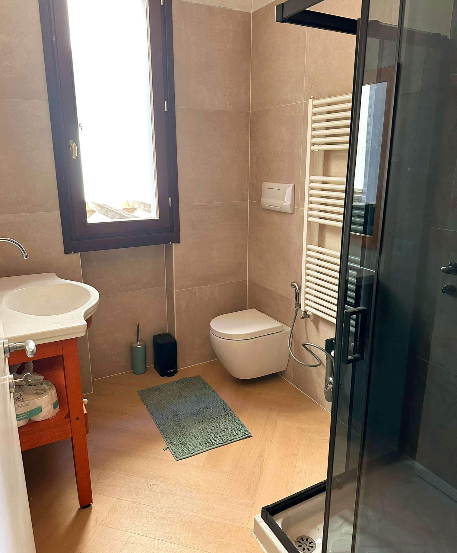 Vernieuwde badkamer met inloopdouche (2025)