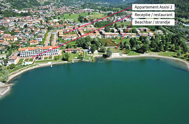 Luchtfoto van Porto Letizia park in Porlezza – locatie appartement, receptie en strandbad aangeduid