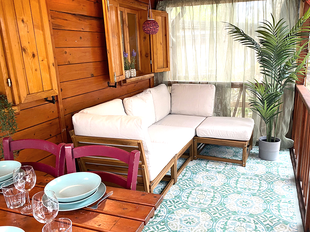 Overdekt terras chalet Bruxelles 17 met loungeset