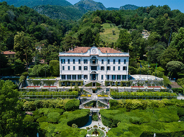 Villa Carlotta luchtfoto met terrassen en botanische tuinen aan het Comomeer